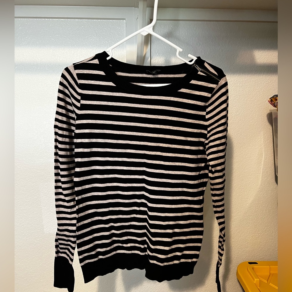 Medium Express sweater